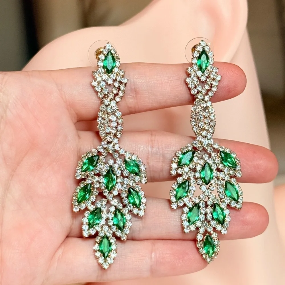 ⚜️ Emerald Leaf Drop Earrings - Green Crystal Statement Earrings